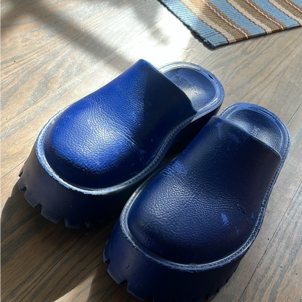 SOLD Jeffrey Campbell Womens Slip On Lugged Sole Clogs